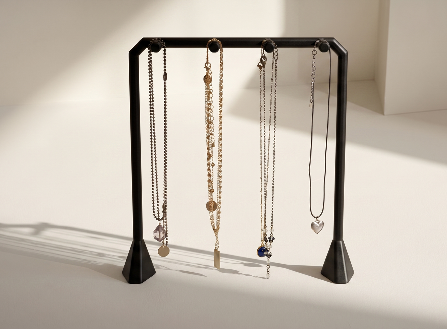 Necklace stand for tangle free display