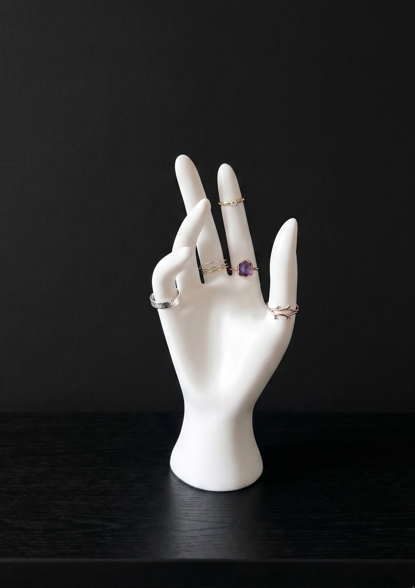 Decorative hand shaped jewelry stand