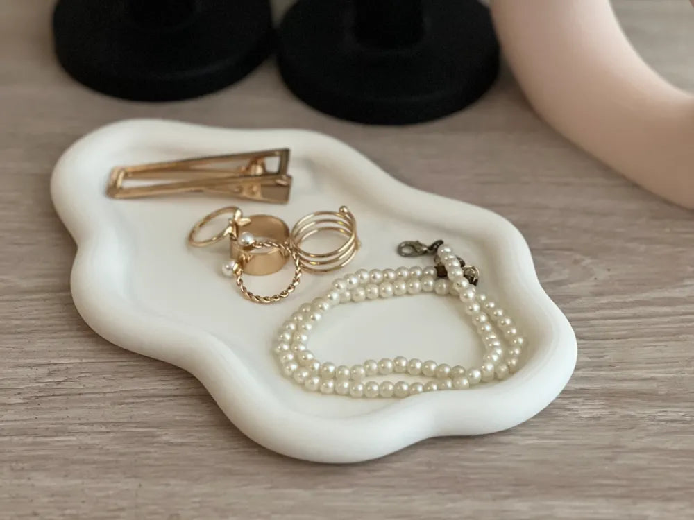 Jewelry tray holding small accessories